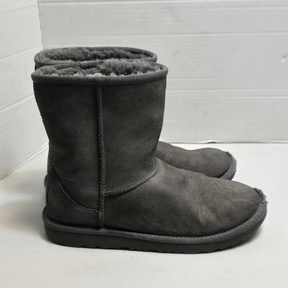 UGG Kids Classic II Short Cuff Boots 1017703K Gray Sheepskin Big Kids Sz 6